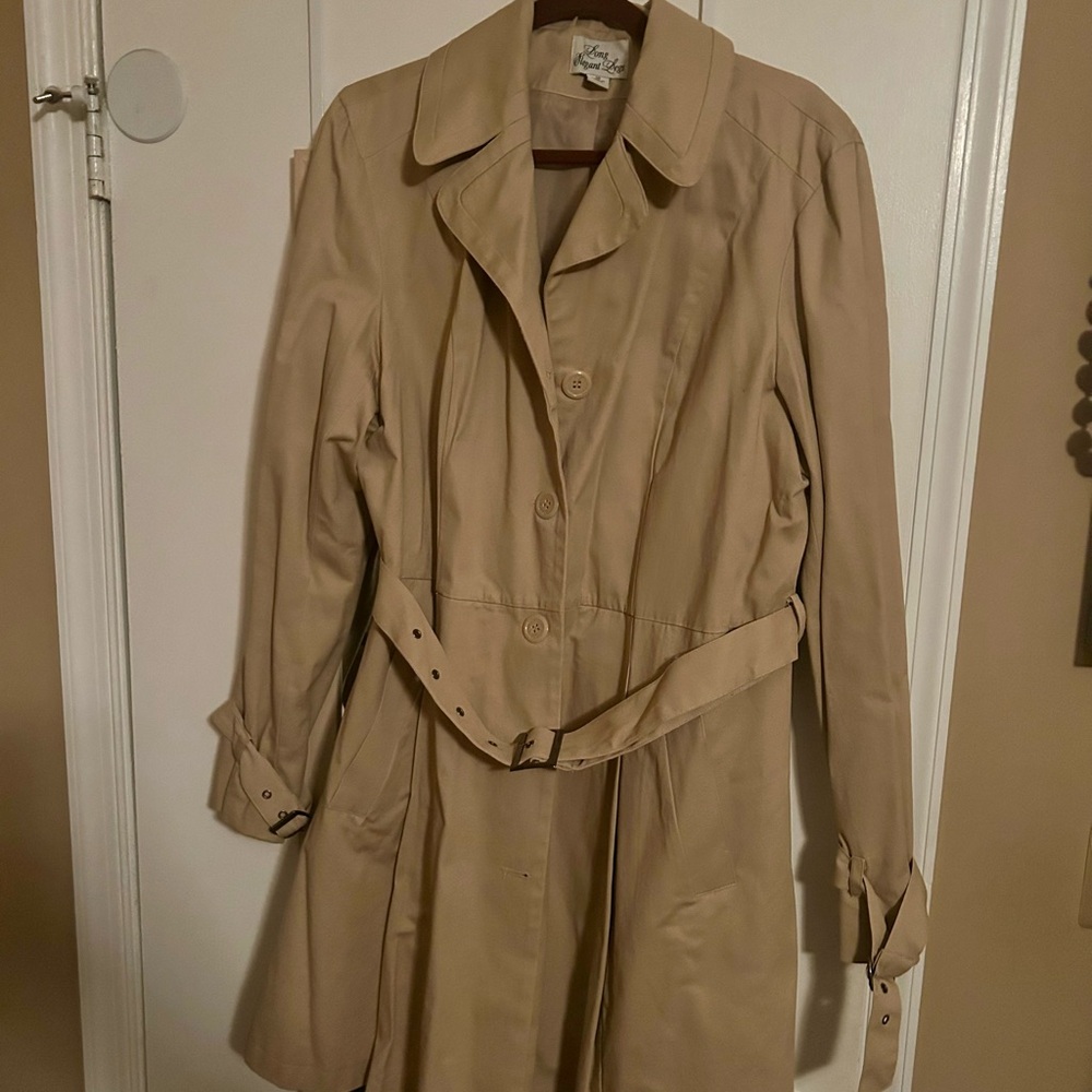 Cream Trench Coat with Wide Lapel Collar and Matching Belt